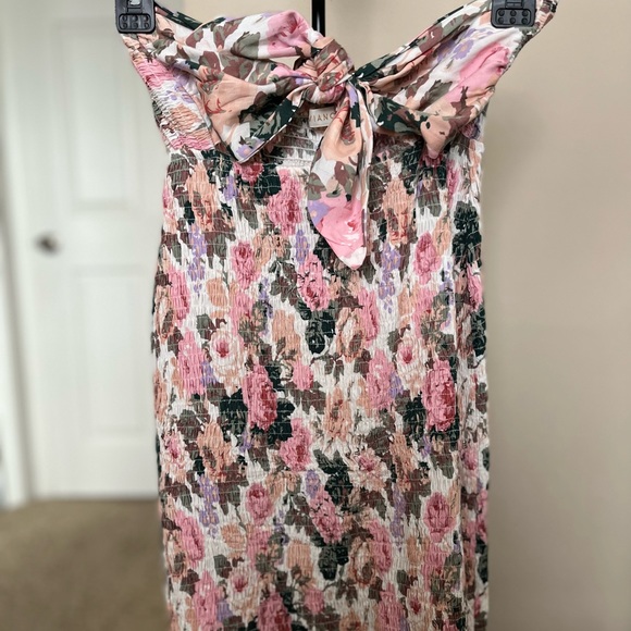 Clothes - Picture 1 of 3